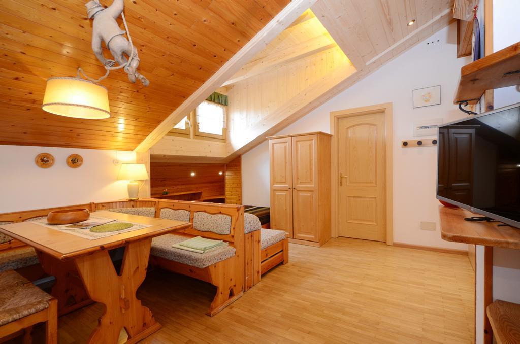 Apartmán Majon D'Aisciuda Vigo di Fassa Pokoj fotografie