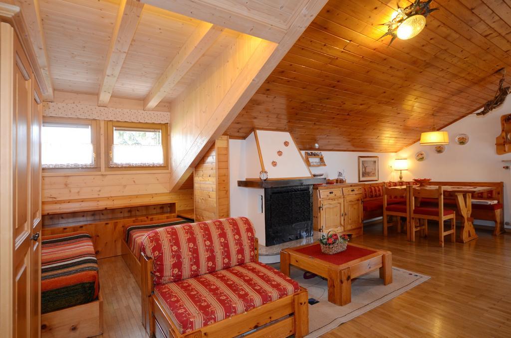 Apartmán Majon D'Aisciuda Vigo di Fassa Pokoj fotografie